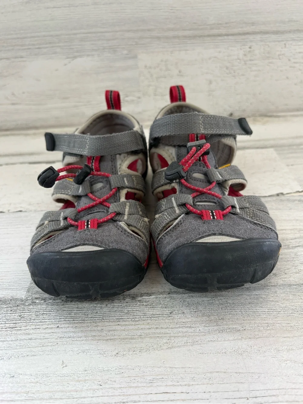 Keen Youth Size 1 Seacamp II CNX Water Sandals In Gray/Red Contour Arch